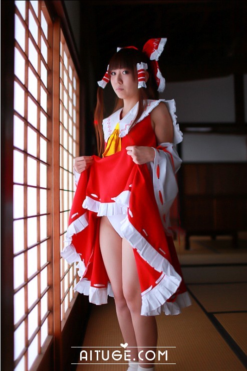 [Cosplay] 2013.12.15 Reimu Hakurei with dildo and toys - Touhou Project Cosplay [306P114MB]