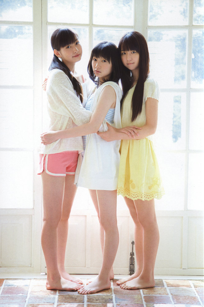 Juice=Juice 写真集「Juice=Juice 1st OFFICIAL PHOTO BOOK」 [101P/166MB]