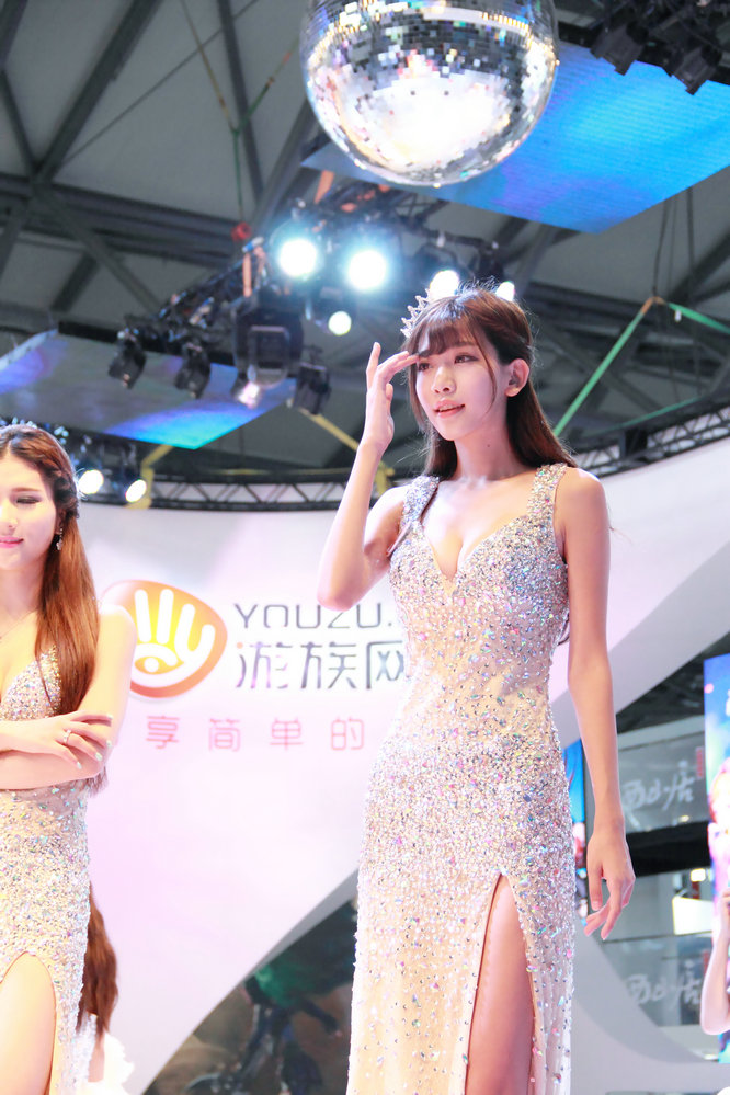 2014Chinajoy Showgirl游族网络青春美女酷似林志铃-陈潇超清写真 [38P/500MB]