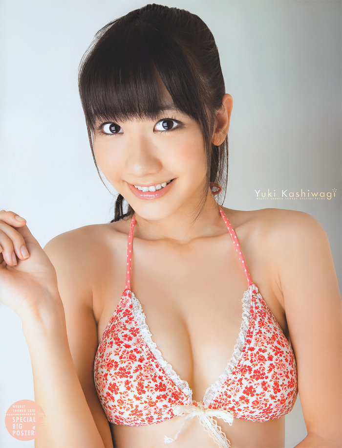 [Shonen Sunday] 2011 No 36-37 Yuki Kashiwagi 柏木由紀 [15P]