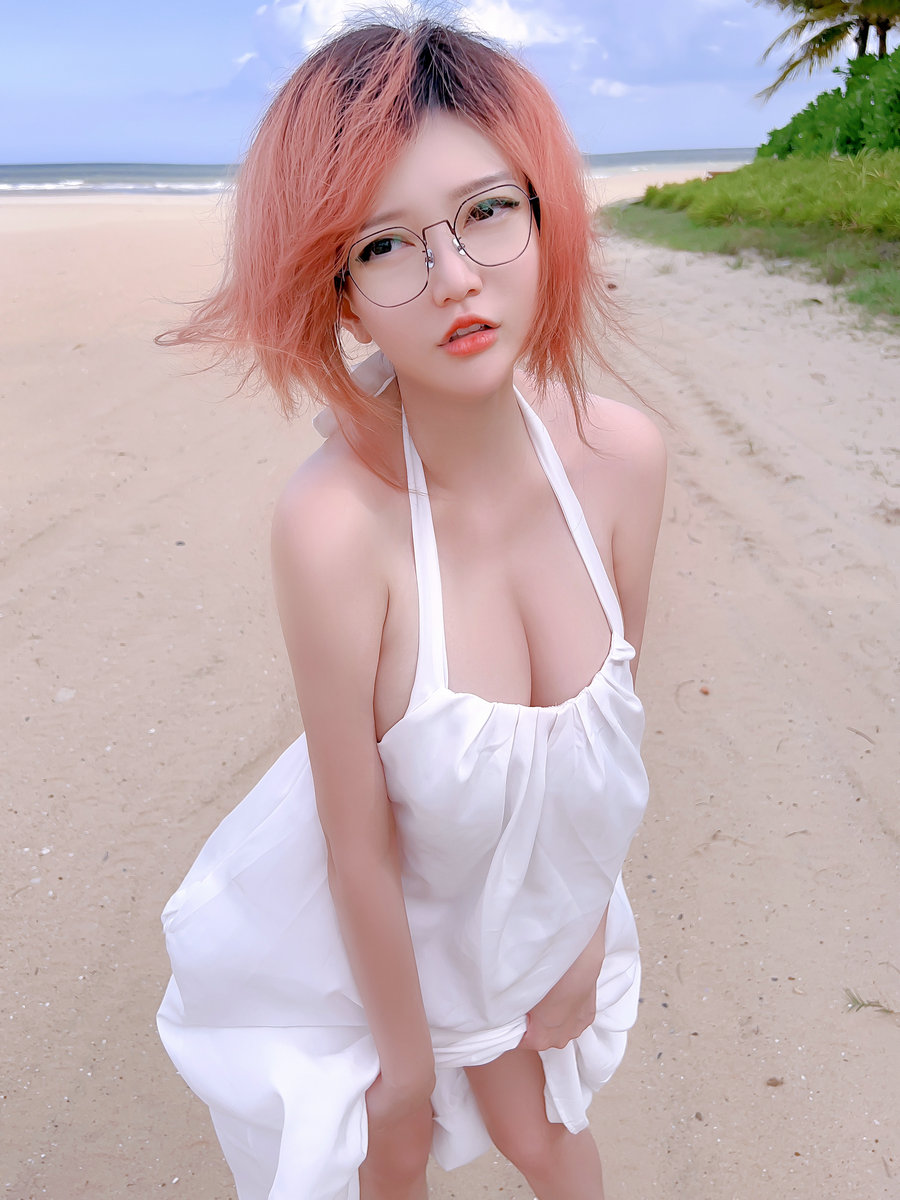 Coser小姐姐Potato Godzilla - Casual WhiteDressOnBeach NSFW [8P-39MB]