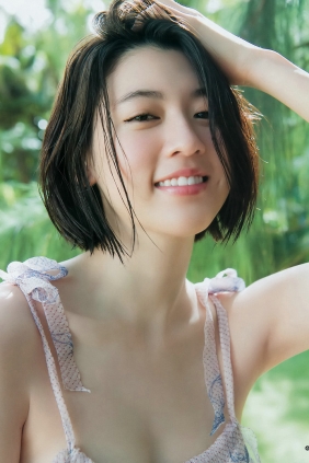 [Weekly Young Jump] 2017 No.17 三吉彩花 岡田恋奈 [16P]